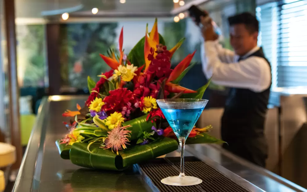 Paul Gauguin Cruises MS Paul Gauguin Piano Bar 3 ©Paul Gauguin Cruises.jpeg